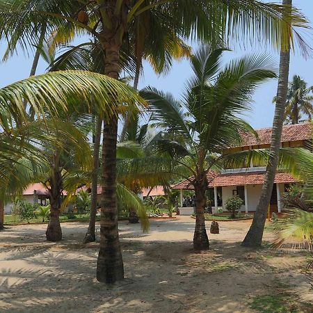 Pozhiyoram Ayurveda Beach Resort Alappuzha Екстериор снимка